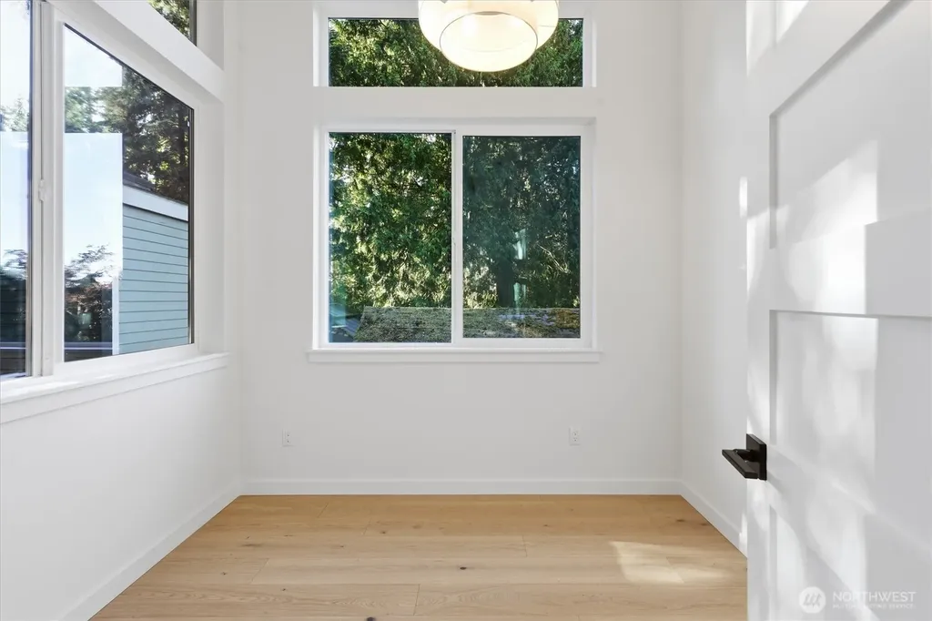 13353 25th Avenue NE Seattle WA 98125
