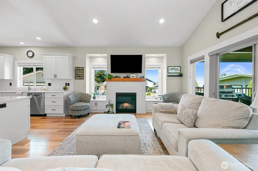 6846 Holeman Avenue Blaine WA 98230