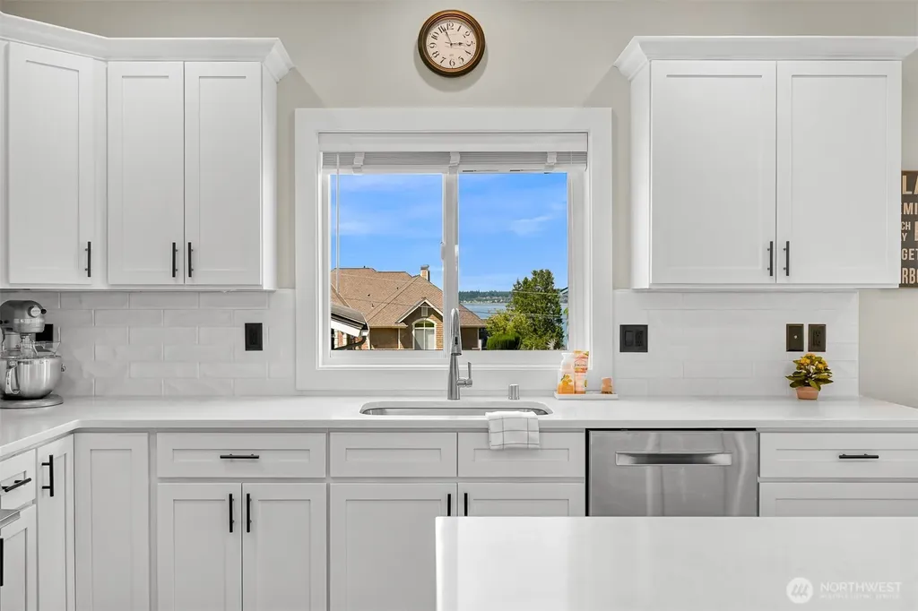 6846 Holeman Avenue Blaine WA 98230