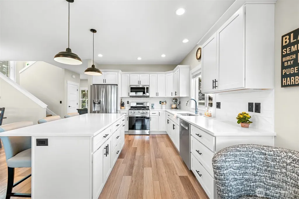 6846 Holeman Avenue Blaine WA 98230