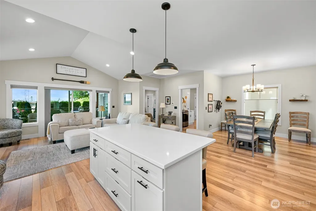 6846 Holeman Avenue Blaine WA 98230