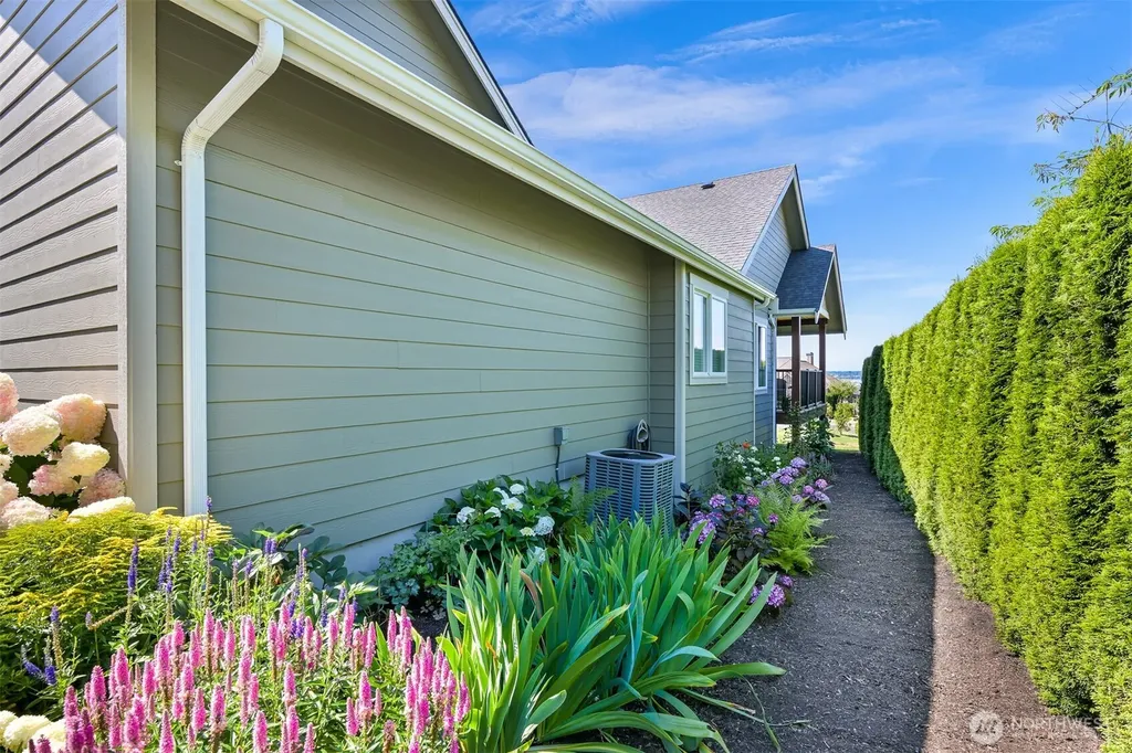 6846 Holeman Avenue Blaine WA 98230