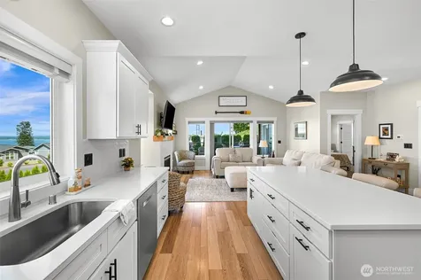 6846 Holeman Avenue Blaine WA 98230