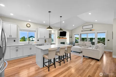 6846 Holeman Avenue Blaine WA 98230