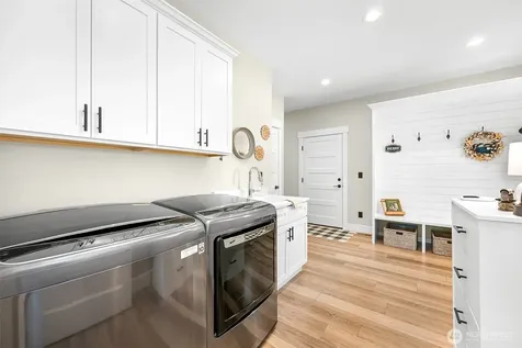6846 Holeman Avenue Blaine WA 98230