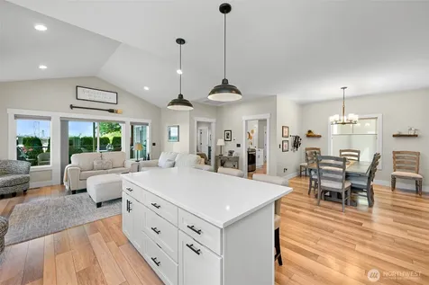 6846 Holeman Avenue Blaine WA 98230