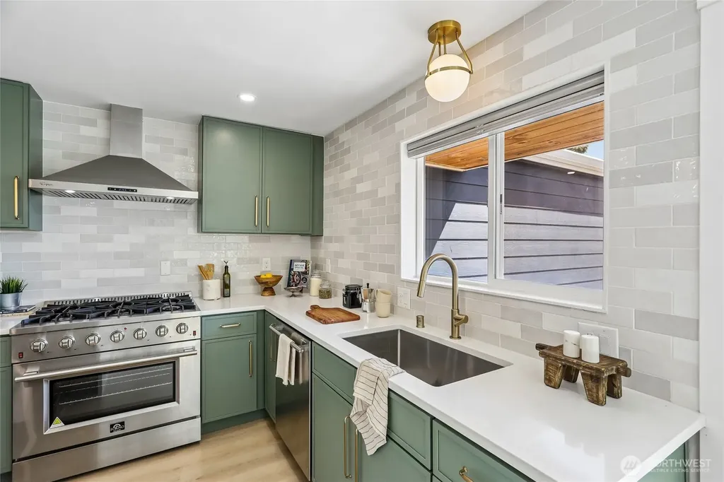 3310 9th Avenue W Seattle WA 98119