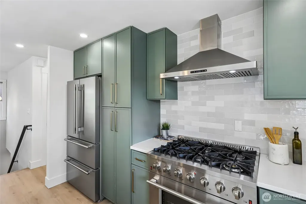 3310 9th Avenue W Seattle WA 98119
