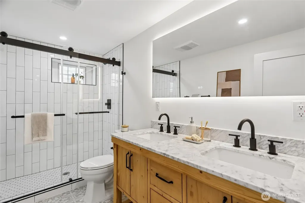 3310 9th Avenue W Seattle WA 98119