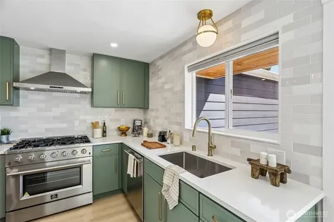 3310 9th Avenue W Seattle WA 98119