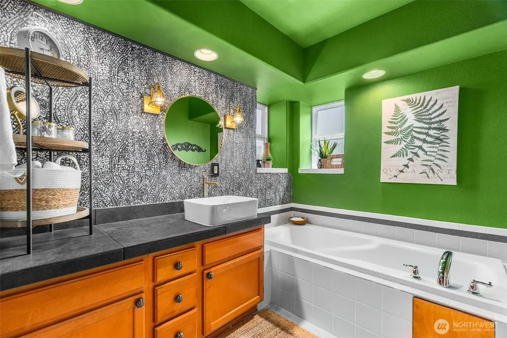 2315 20th Avenue NE Olympia WA 98506
