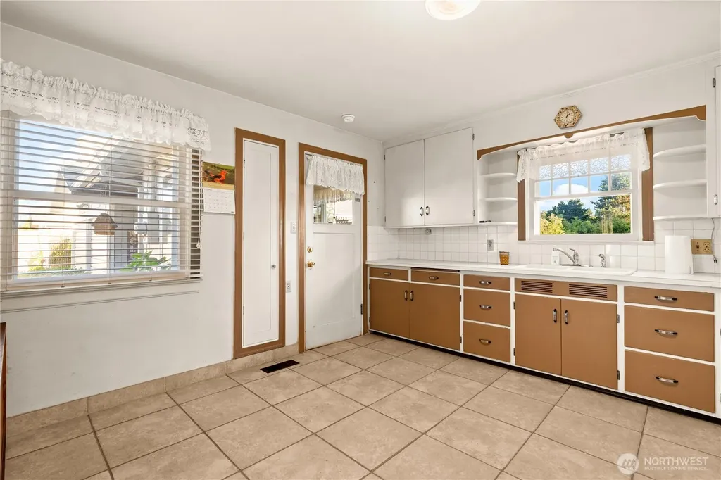 5528 23rd Street E Fife WA 98424