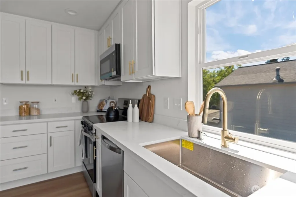 2956 Lowren Loop Port Orchard WA 98366