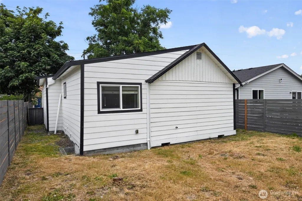 512 133rd Street S Tacoma WA 98444