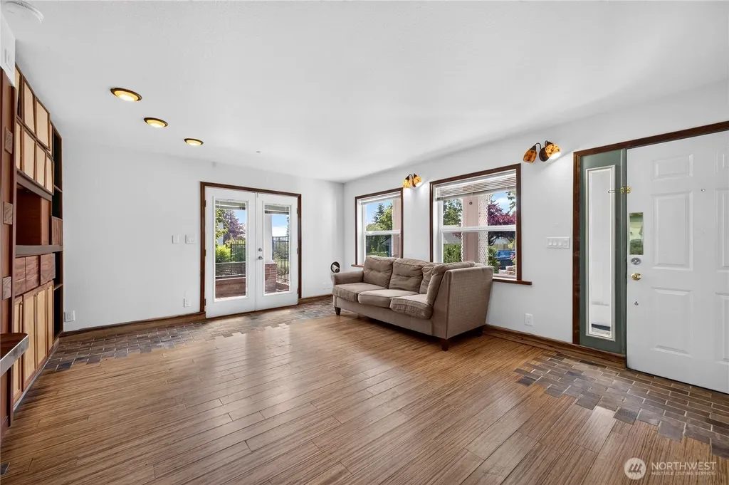 13043 40th Ave S Tukwila WA 98168