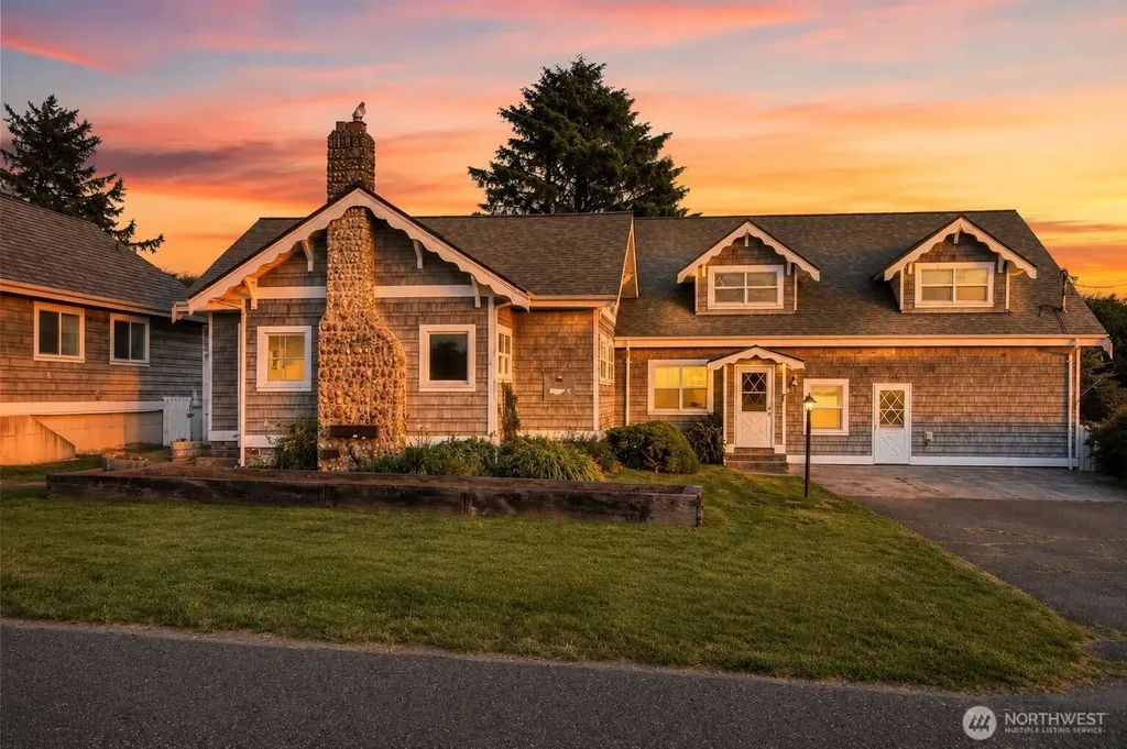 6 4th Street N Pacific Beach WA 98571