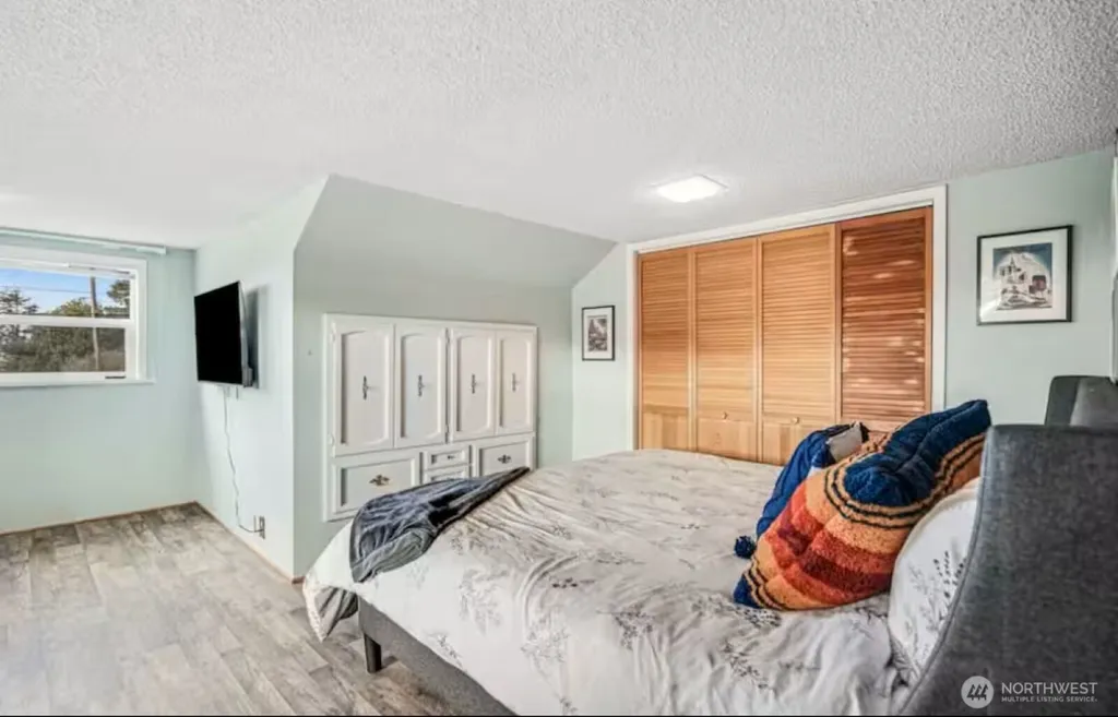 6 4th Street N Pacific Beach WA 98571