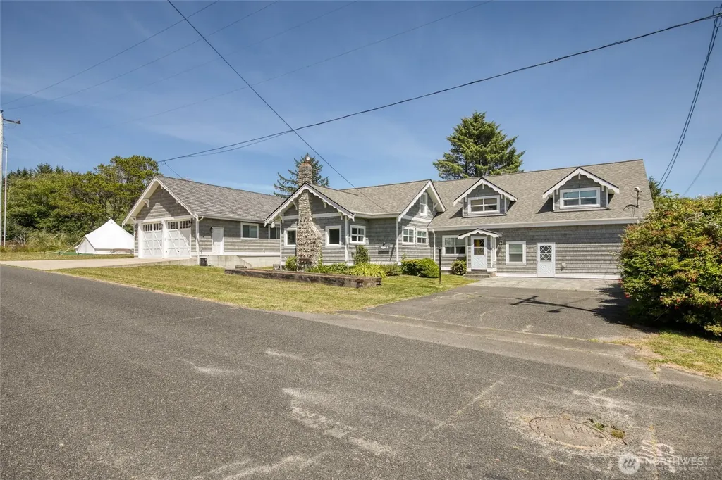 6 4th Street N Pacific Beach WA 98571