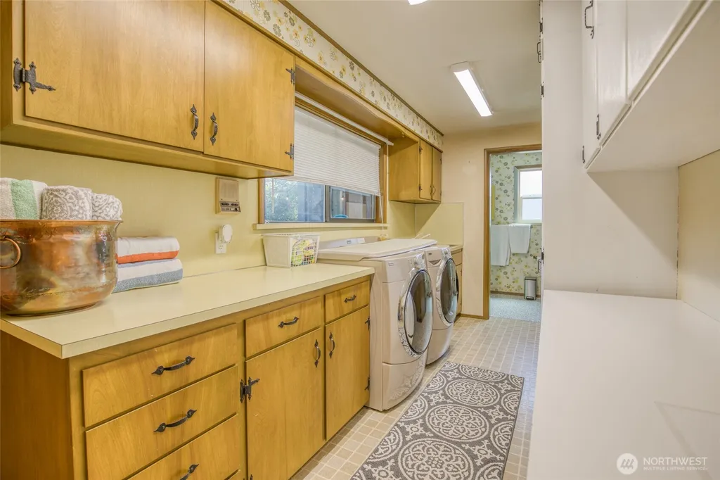 6 4th Street N Pacific Beach WA 98571