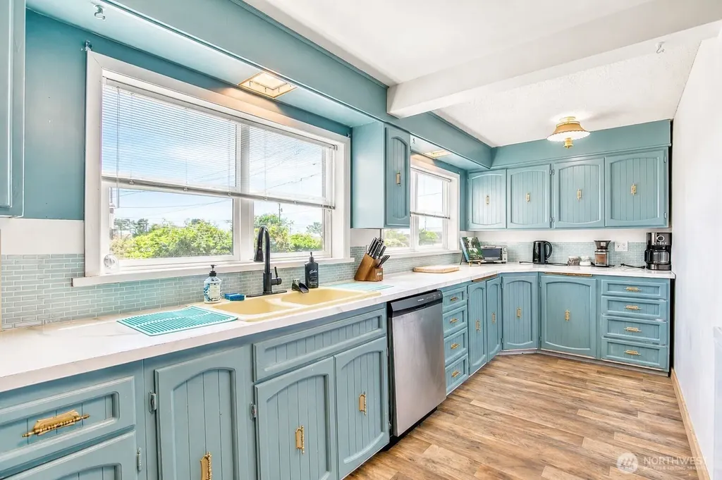 6 4th Street N Pacific Beach WA 98571