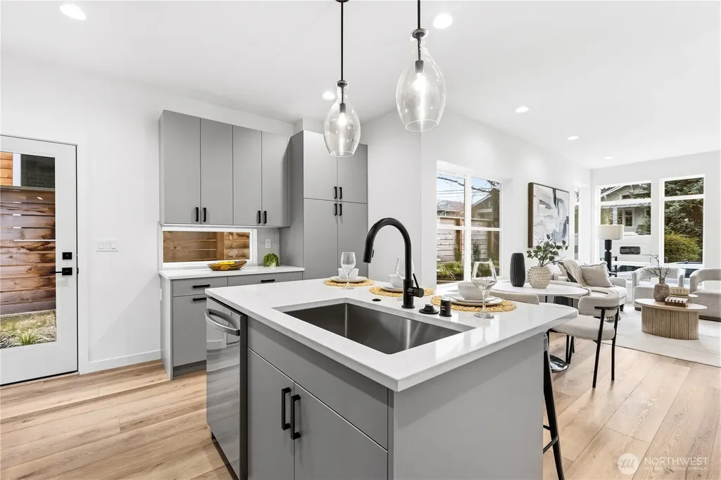1706 N 47th Street Seattle WA 98103