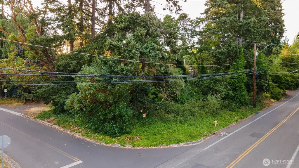 868 Gilmore Way NE Bainbridge Island WA 98110