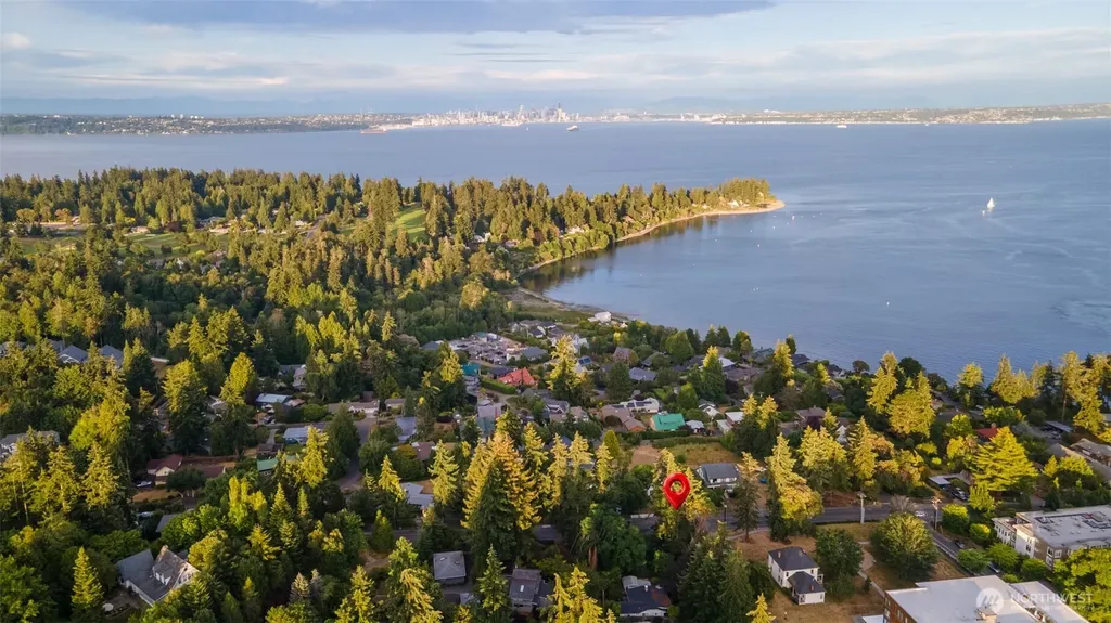 868 Gilmore Way NE Bainbridge Island WA 98110