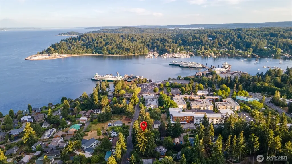 868 Gilmore Way NE Bainbridge Island WA 98110