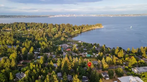868 Gilmore Way NE Bainbridge Island WA 98110