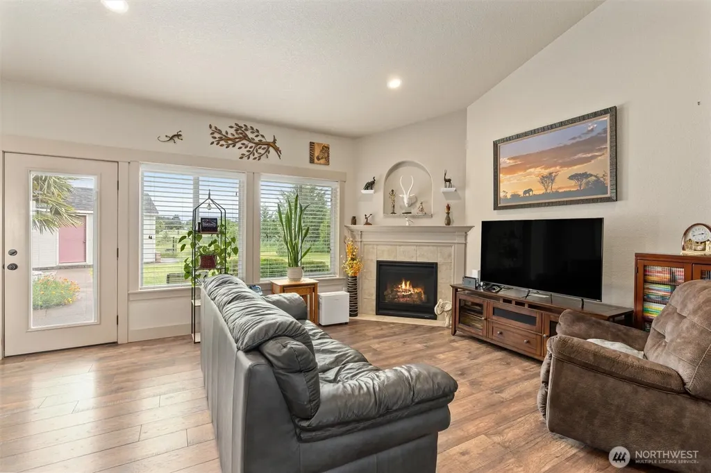 19502 Mountain Meadows Lane SW Rochester WA 98579