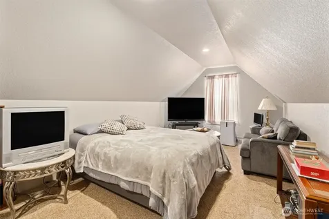 19502 Mountain Meadows Lane SW Rochester WA 98579