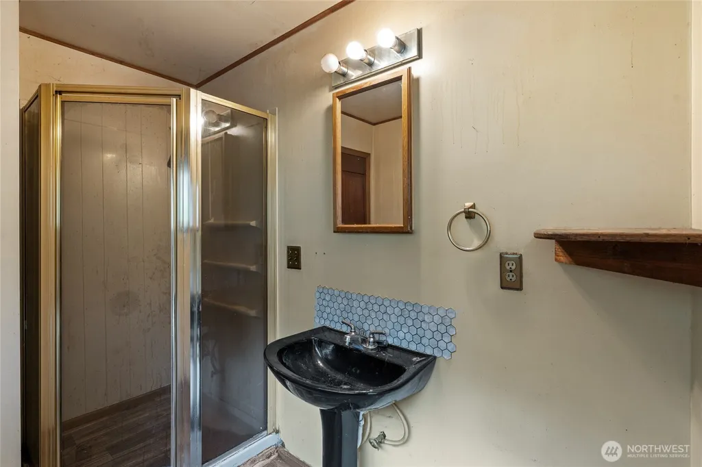 8344 Highway 112 Sekiu WA 98381