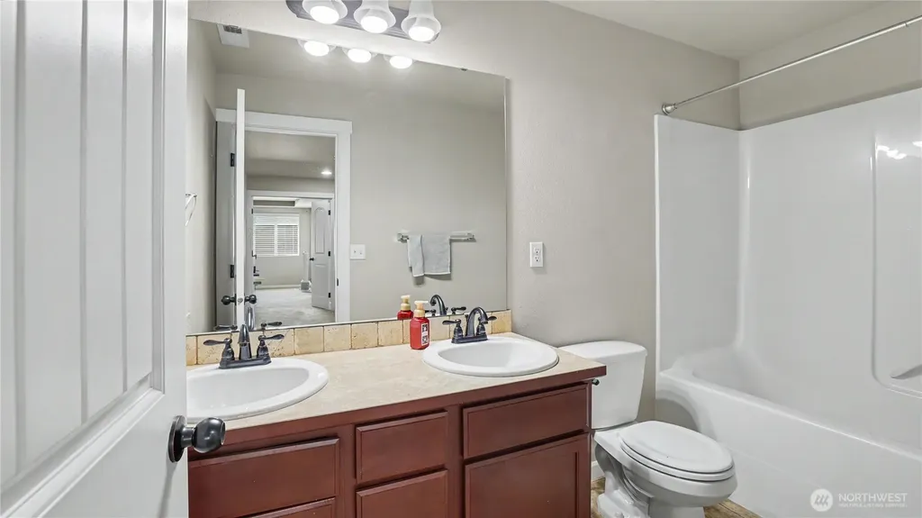 24212 114th Place SE Kent WA 98030
