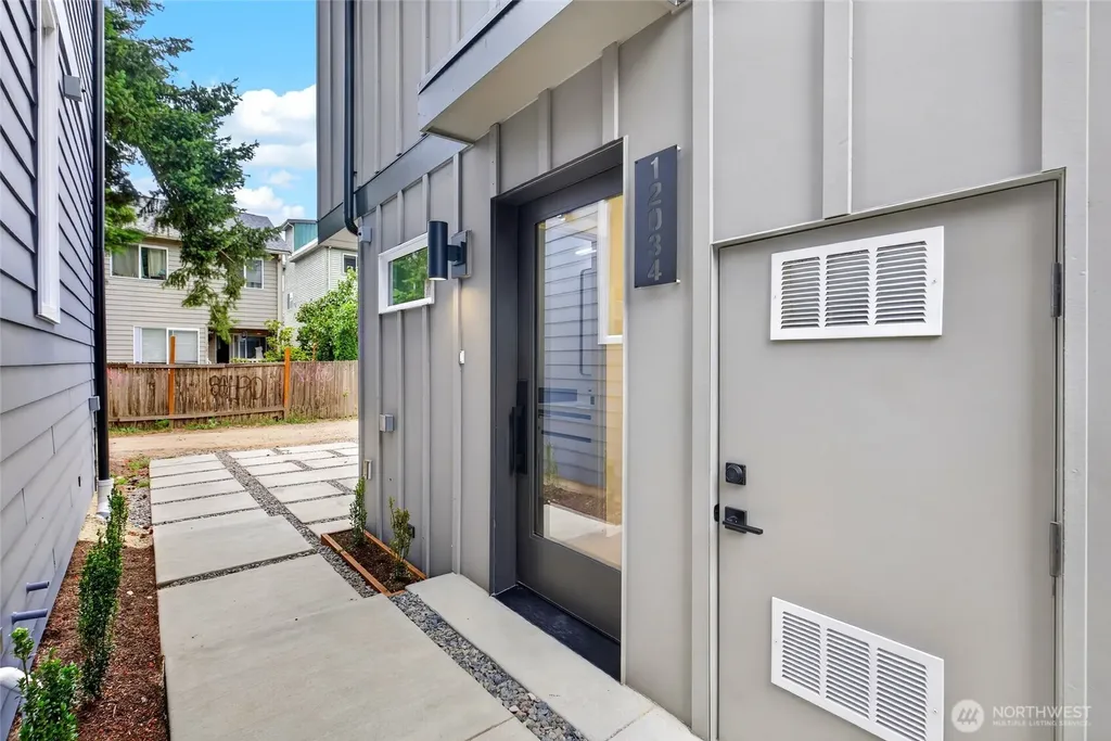 12034 Hiram Place NE Seattle WA 98125