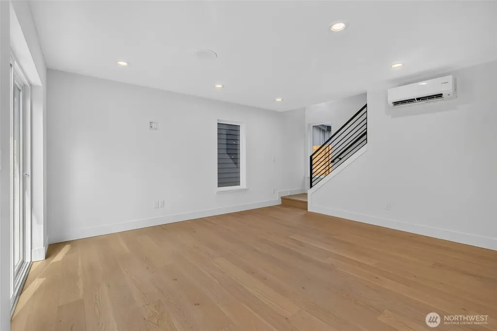 12034 Hiram Place NE Seattle WA 98125