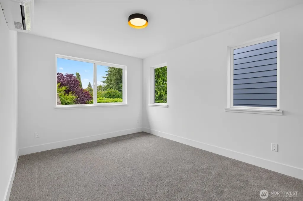12034 Hiram Place NE Seattle WA 98125