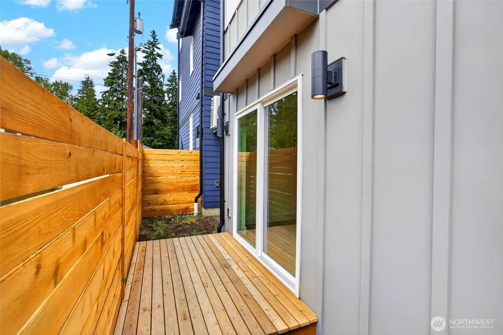 12034 Hiram Place NE Seattle WA 98125
