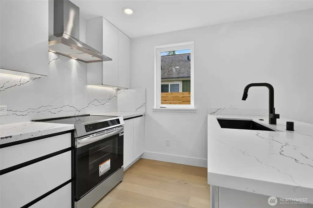 12034 Hiram Place NE Seattle WA 98125
