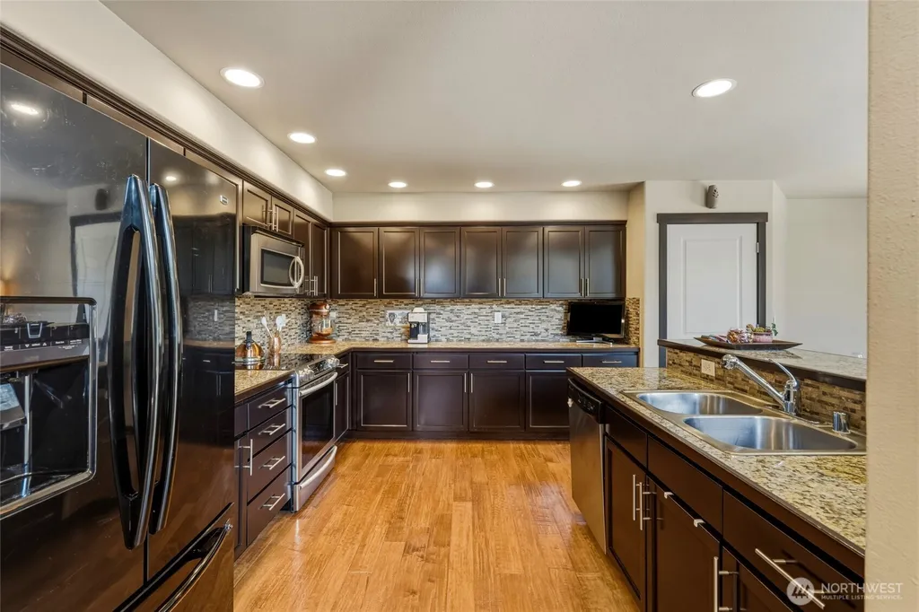 7318 288th Street NW Stanwood WA 98292