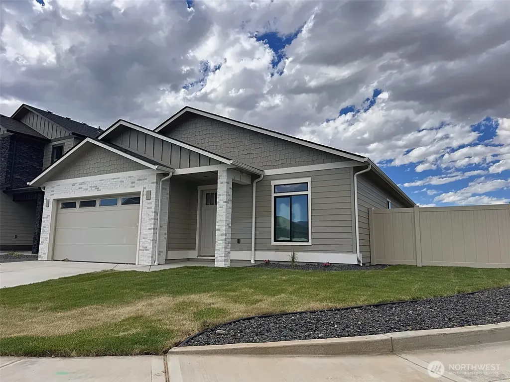 581 S Oasis Loop East Wenatchee WA 98801
