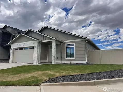 581 S Oasis Loop East Wenatchee WA 98801