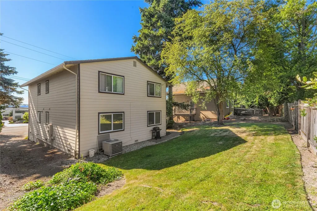 822 6th Street S Kirkland WA 98033