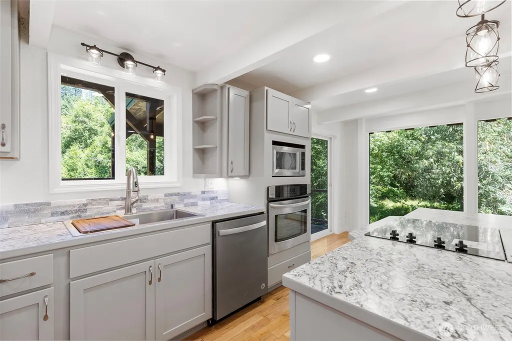 381 E Sherwood Creek Road Allyn WA 98524