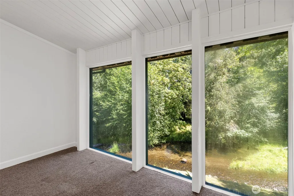 381 E Sherwood Creek Road Allyn WA 98524