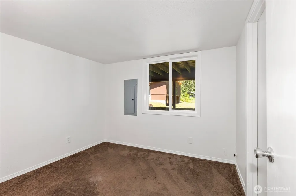 381 E Sherwood Creek Road Allyn WA 98524