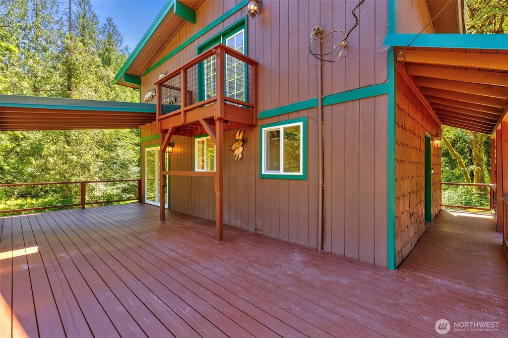 381 E Sherwood Creek Road Allyn WA 98524