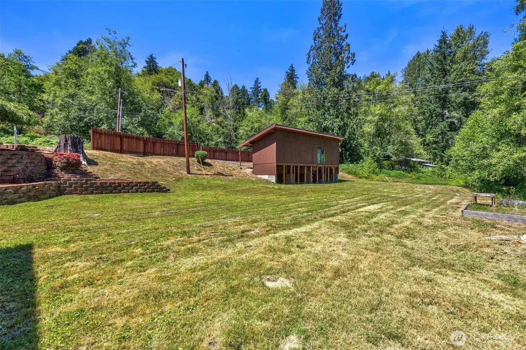 381 E Sherwood Creek Road Allyn WA 98524