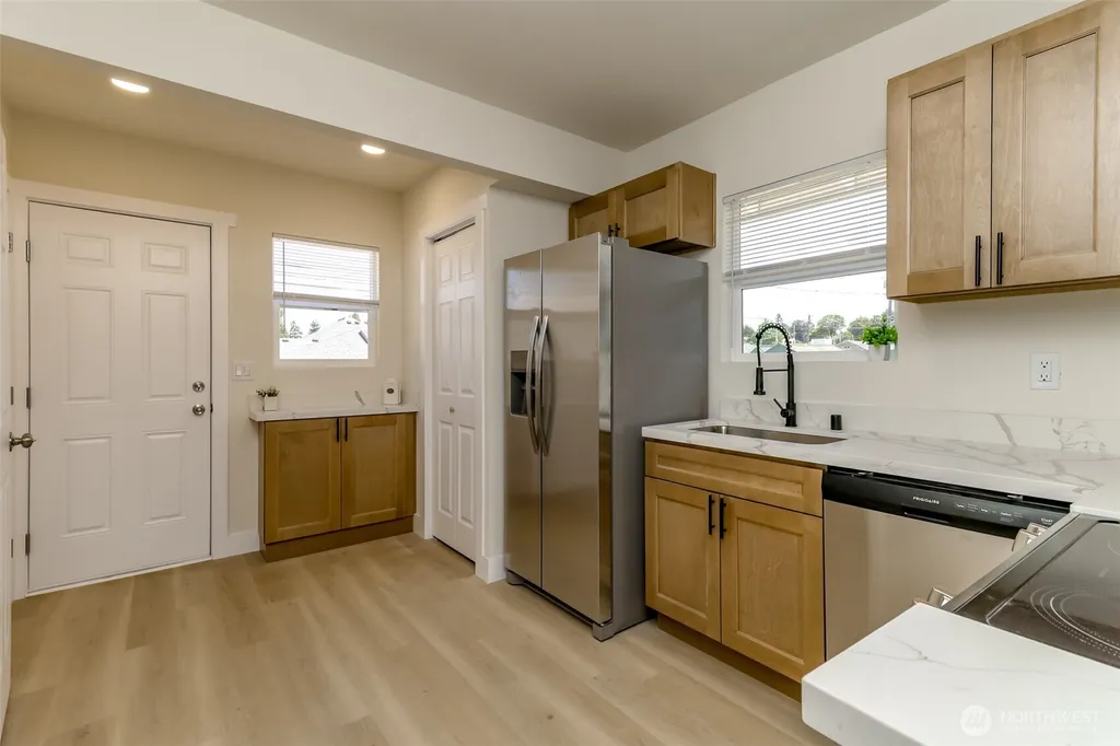3833 E G Street Tacoma WA 98404