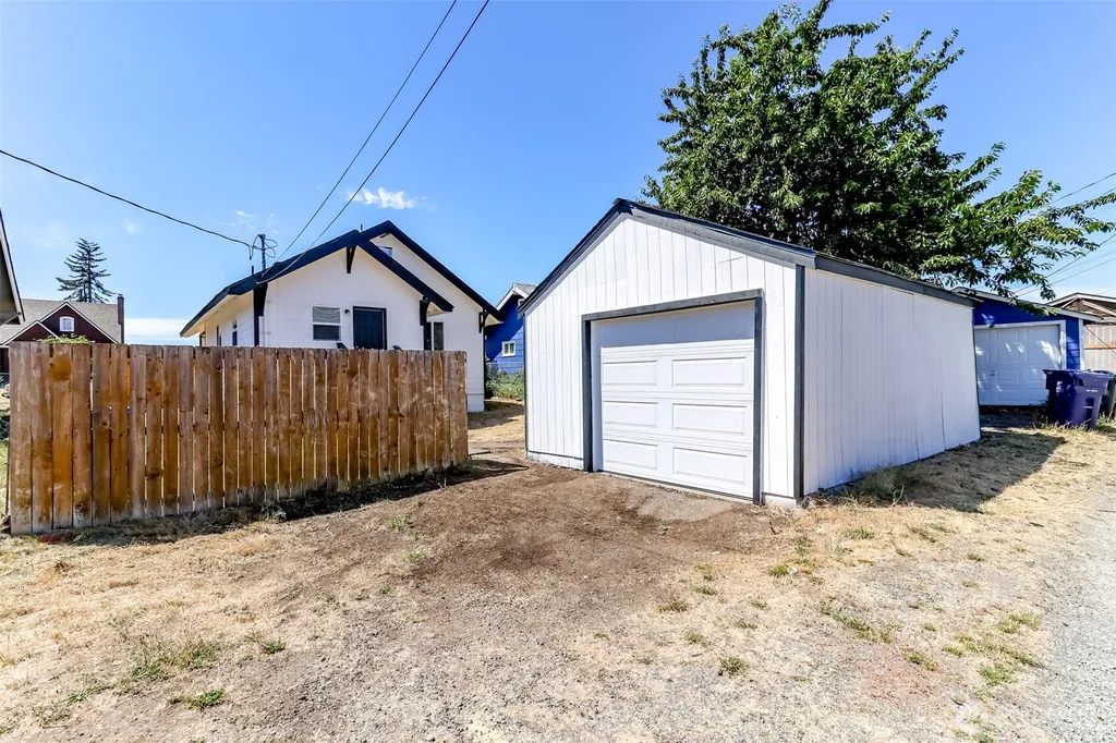 3833 E G Street Tacoma WA 98404