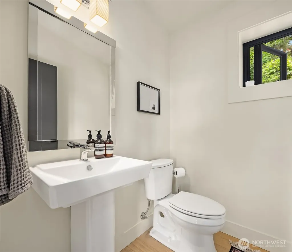 3604 Sunrise View Lane Greenbank WA 98253